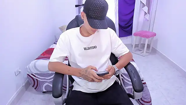 maxthomson boy online show from 09.17.25