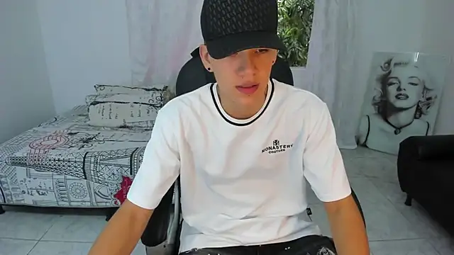 maxthomson boy online show from 09.27.25