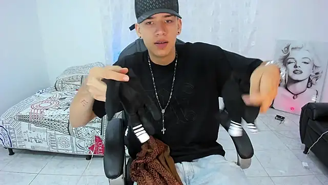 maxthomson boy online show from 10.01.25