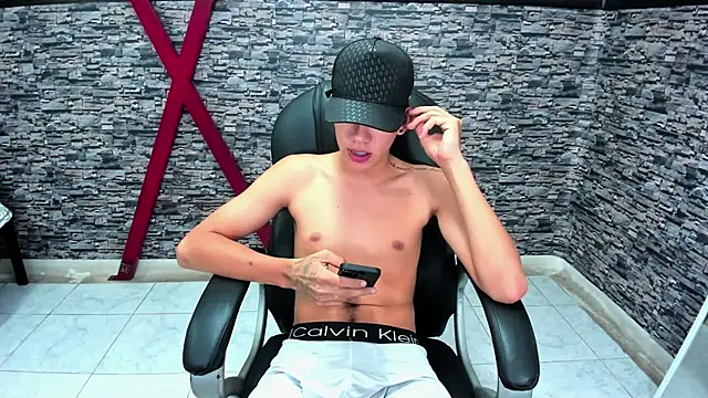 maxthomson boy online show from 10.04.25