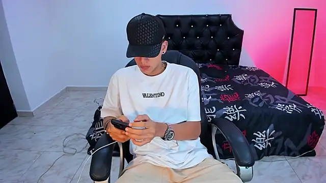 maxthomson boy online show from 10.08.25