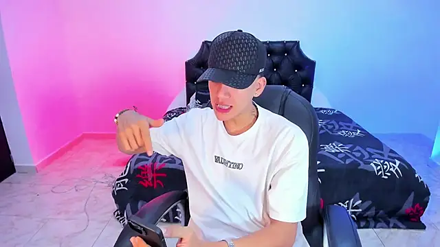 maxthomson boy online show from 10.11.25