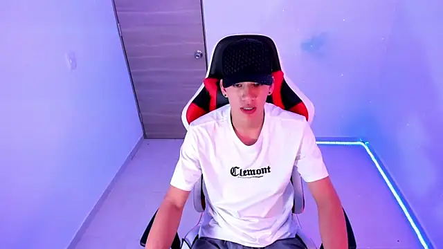 maxthomson boy online show from 10.21.25