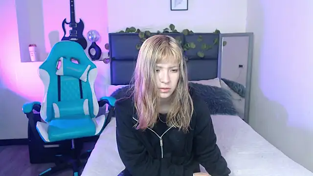 Amnesia  online show from 09.30.25