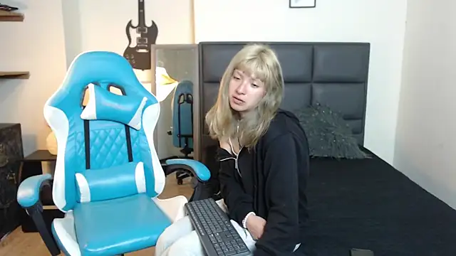 Amnesia  online show from 11.17.25