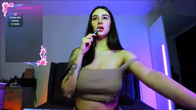 Snapshot of Veronica_Larsson chatting on 09.24.25 Veronica Larsson online show from 09.24.25