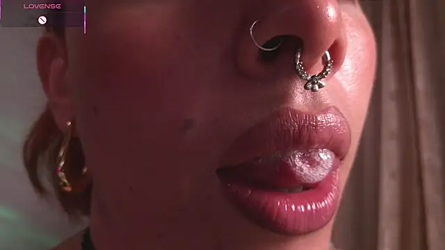 bri von dhara   online show from 12.18.25