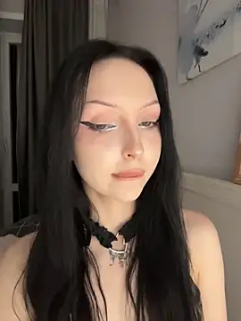 Lina Thornton  online show from 04.30.26