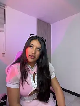 Snapshot of SharaRous chatting on 06.17.26 SharaRous online show from 06.17.26