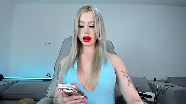Snapshot of Sweet_Soffi chatting on 05.23.26 Sweet Soffi online show from 05.23.26