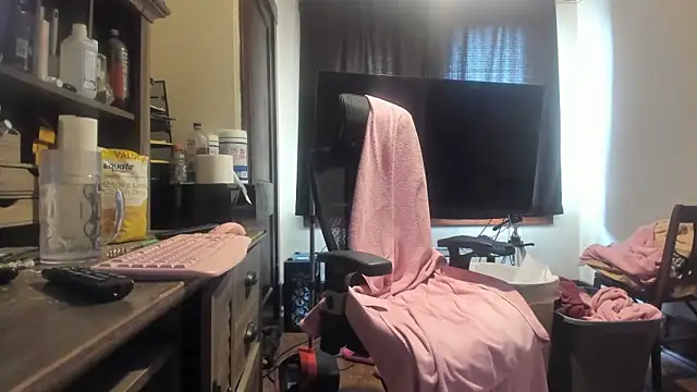 Snapshot of scottgunning2 chatting on 03.12.26 scottgunning2 online show from 03.12.26