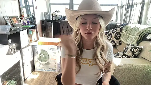 Snapshot of playwithdakota chatting on 11.26.25 playwithdakota online show from 11.26.25