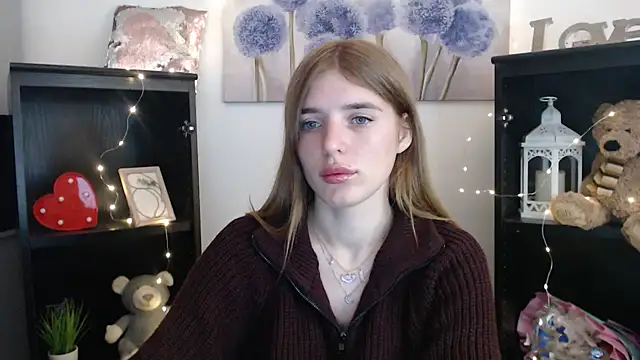 JuiceLips   online show from 09.30.25