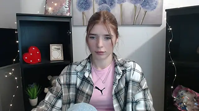 JuiceLips   online show from 11.19.25