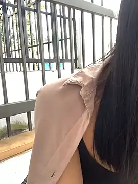 Snapshot of KloePink_ chatting on 10.02.25 KloePink  online show from 10.02.25