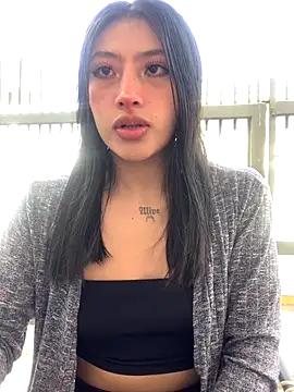 Snapshot of KloePink_ chatting on 10.04.25 KloePink  online show from 10.04.25