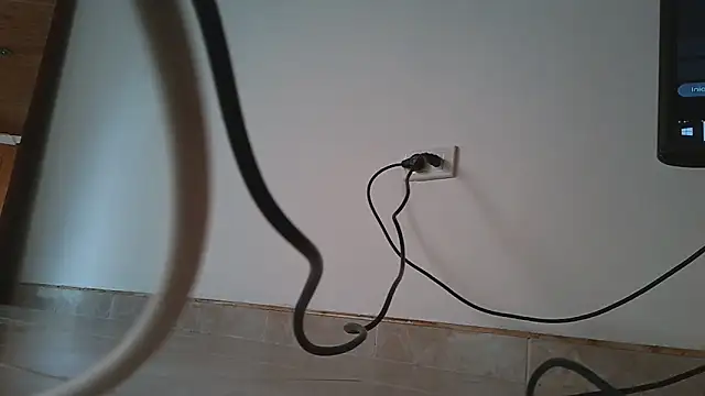 Snapshot of crystal_rox chatting on 09.11.25 crystal rox online show from 09.11.25