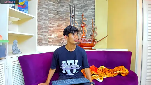 Holdme Hot online show from 09.09.25