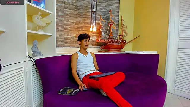 Holdme Hot online show from 09.13.25