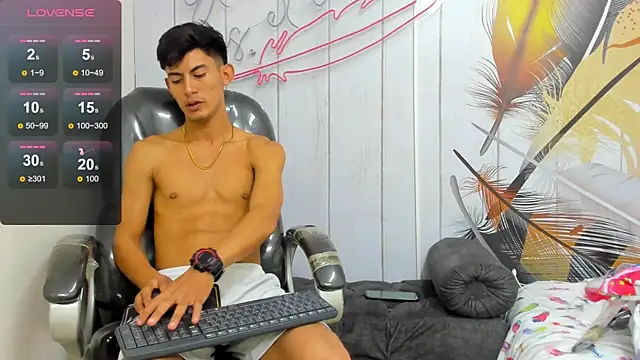 Holdme Hot online show from 09.28.25