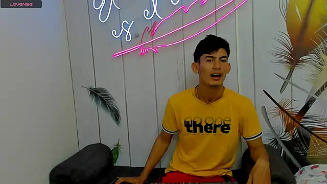 Holdme Hot online show from 10.05.25