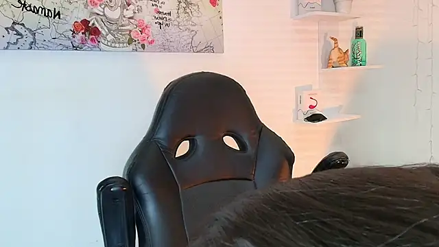 jennifer Scot online show from 12.03.25