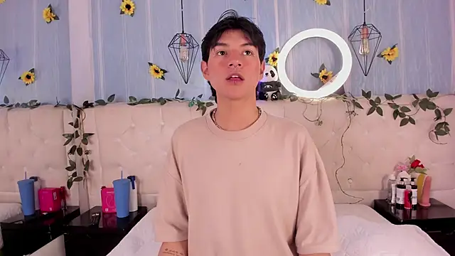 AleAurarashi online show from 11.23.25