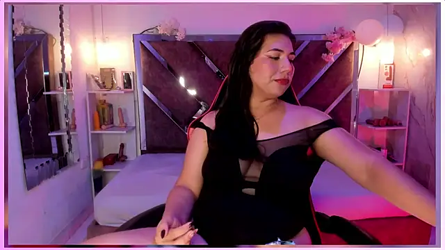 BBWCloe  online show from 10.18.25