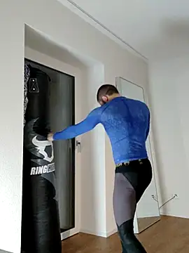 EyesNeverLies online show from 09.28.25