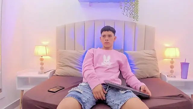 Snapshot of aron_twink66 chatting on 09.16.25 aron twink66 online show from 09.16.25