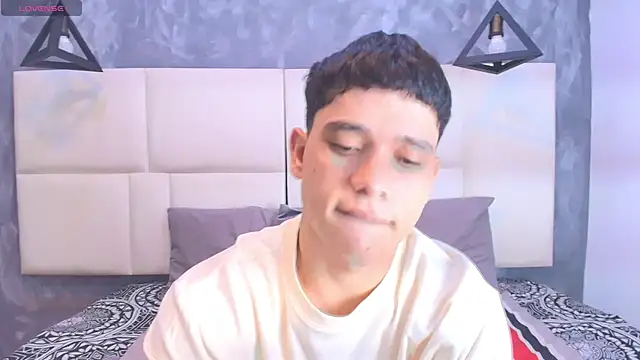 Snapshot of aron_twink66 chatting on 10.03.25 aron twink66 online show from 10.03.25