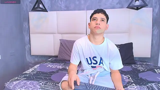 Snapshot of aron_twink66 chatting on 10.04.25 aron twink66 online show from 10.04.25