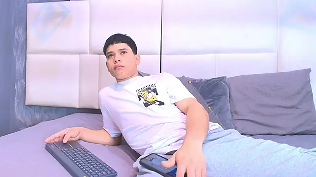 Snapshot of aron_twink66 chatting on 10.07.25 aron twink66 online show from 10.07.25