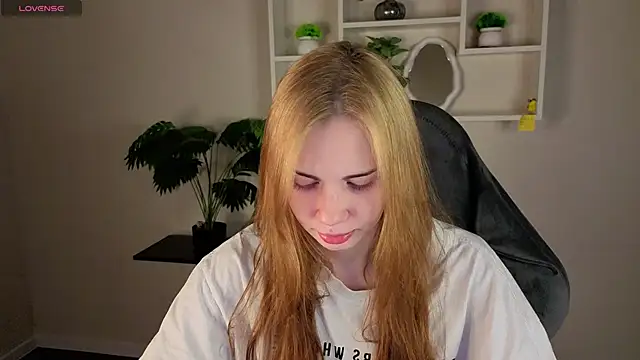 Snapshot of Jennie_Hunter chatting on 05.03.26 Jennie Hunter online show from 05.03.26