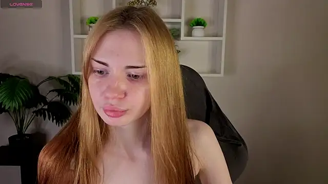 Snapshot of Jennie_Hunter chatting on 05.17.26 Jennie Hunter online show from 05.17.26