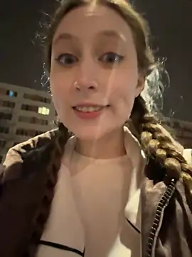 FroggyAnna online show from 10.31.25