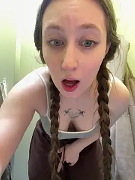 Snapshot of FroggyAnna chatting on 04.29.26 FroggyAnna online show from 04.29.26
