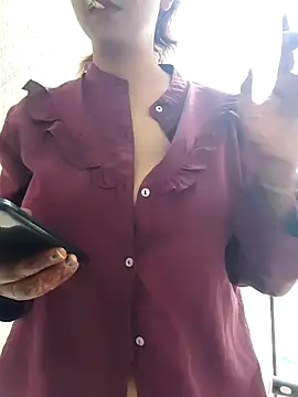 Snapshot of Love_birdss69 chatting on 10.28.25 Love birdss69 online show from 10.28.25