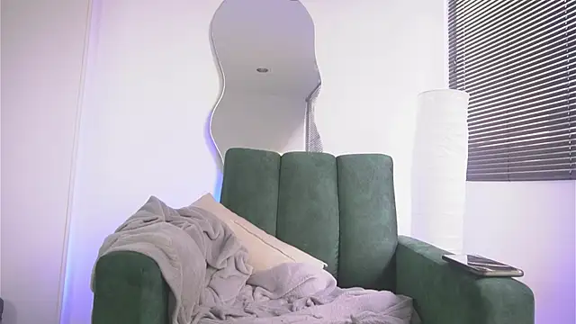 a Malgosia mako online show from 10.05.25