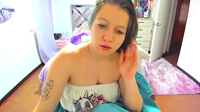 Luna Analya online show from 10.31.25