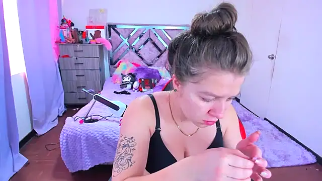 Luna Analya online show from 12.22.25