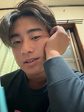 Snapshot of shoma2003 chatting on 10.31.25 shoma2003 online show from 10.31.25