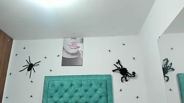 Snapshot of Rihanna_hotx chatting on 10.21.25 Rihanna hotx online show from 10.21.25