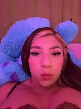 Snapshot of Isabella18_pink chatting on 05.29.26 Isabella18 pink online show from 05.29.26