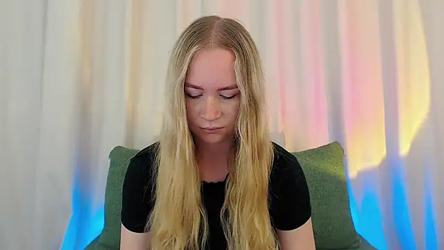Snapshot of Mystic_Chloe chatting on 09.09.25 Mystic Chloe online show from 09.09.25