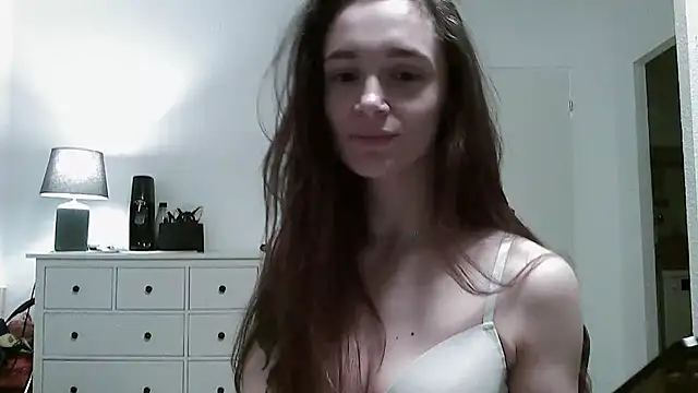   Leyla   online show from 11.06.25