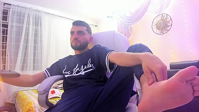 Snapshot of Jeremyy_Boy chatting on 10.06.25 Jeremyy Boy online show from 10.06.25