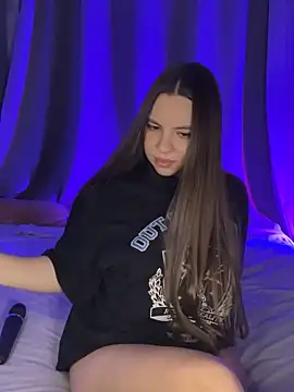 Chloe loo online show from 10.05.25