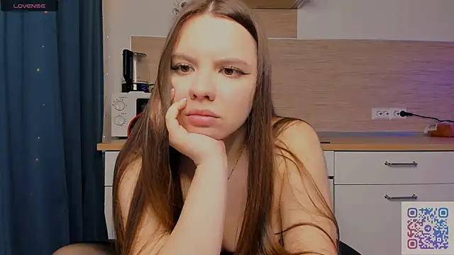 Snapshot of Chloe_loo chatting on 05.17.26 Chloe loo online show from 05.17.26