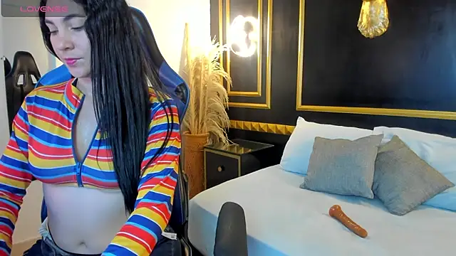 lisaa brown  online show from 09.13.25